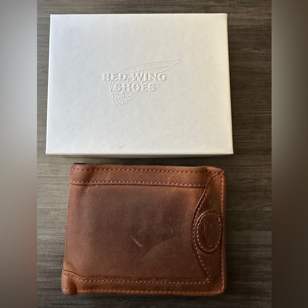 Red Wing bi-fold cowhide leather wallet